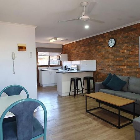 Centrepoint Motel Deniliquin Exterior foto