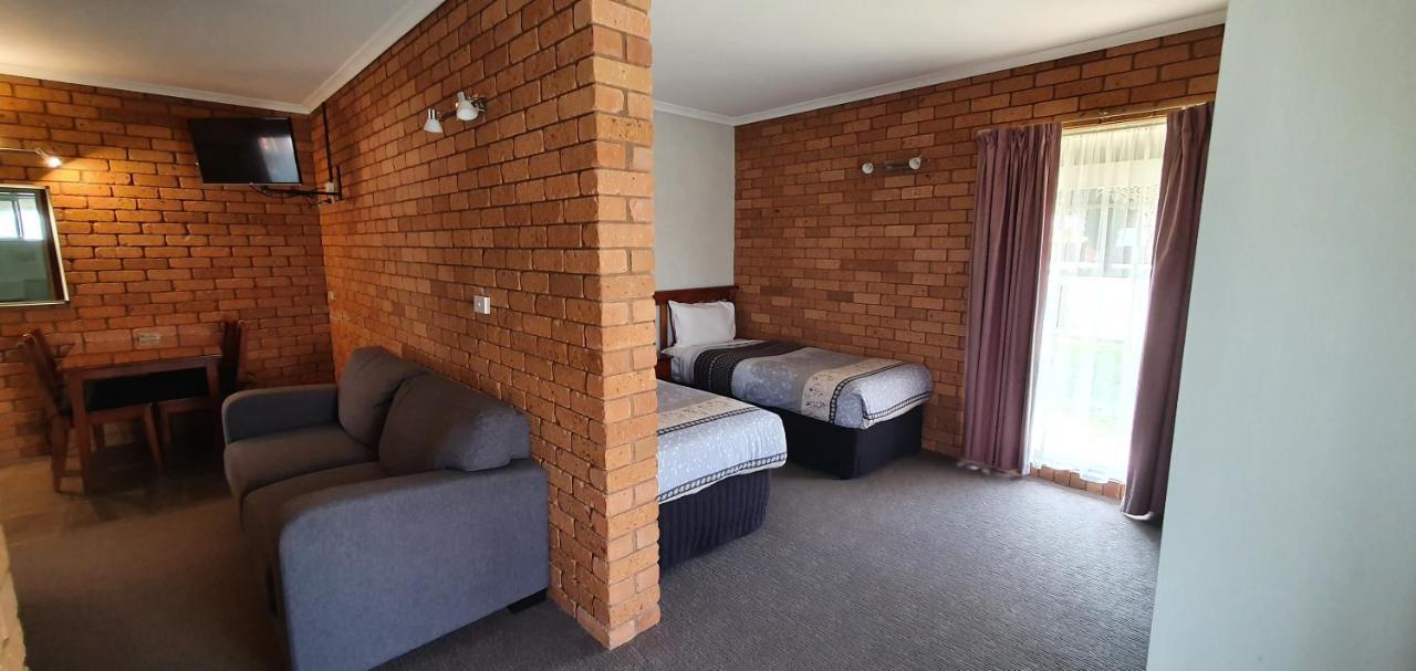 Centrepoint Motel Deniliquin Exterior foto