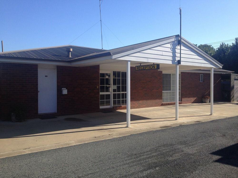 Centrepoint Motel Deniliquin Exterior foto
