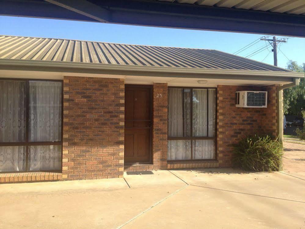 Centrepoint Motel Deniliquin Exterior foto