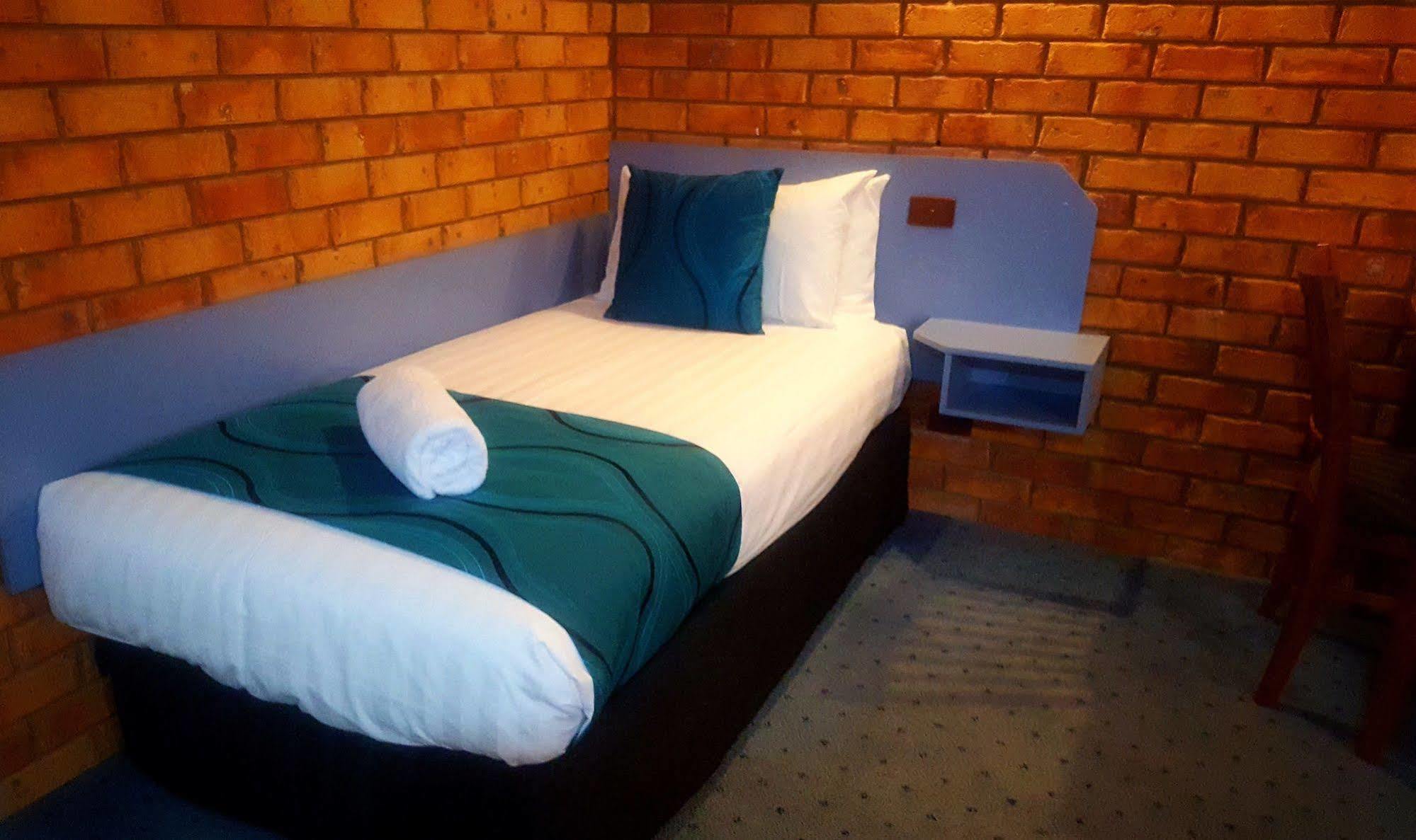Centrepoint Motel Deniliquin Exterior foto